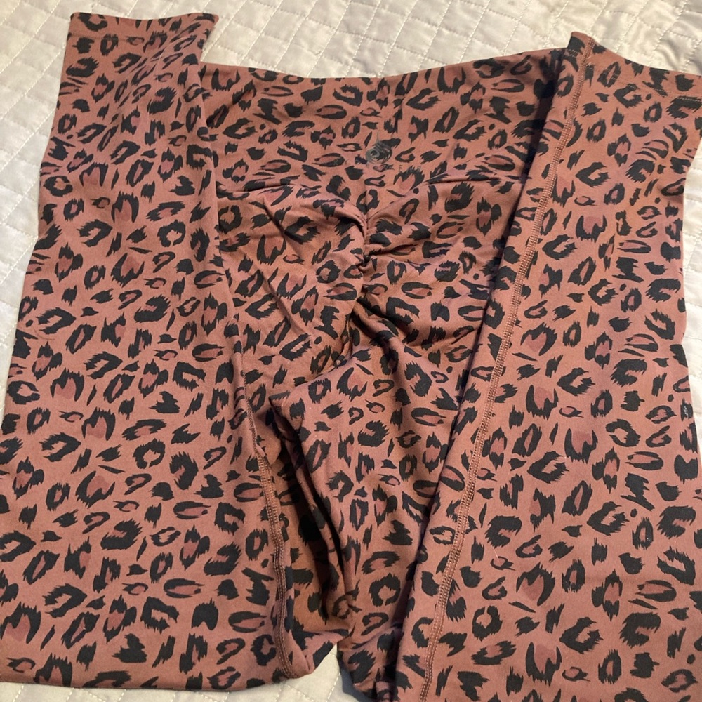 Adapt high waisted scrunch legging